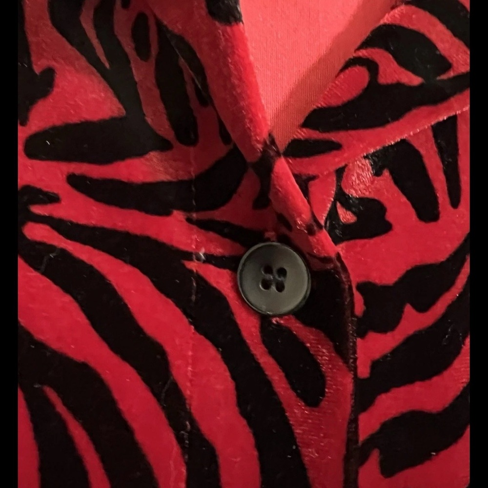 JM Collection Size L Red & Black Animal Print Button-Down Faux Velvet Side Slits - Picture 4 of 13